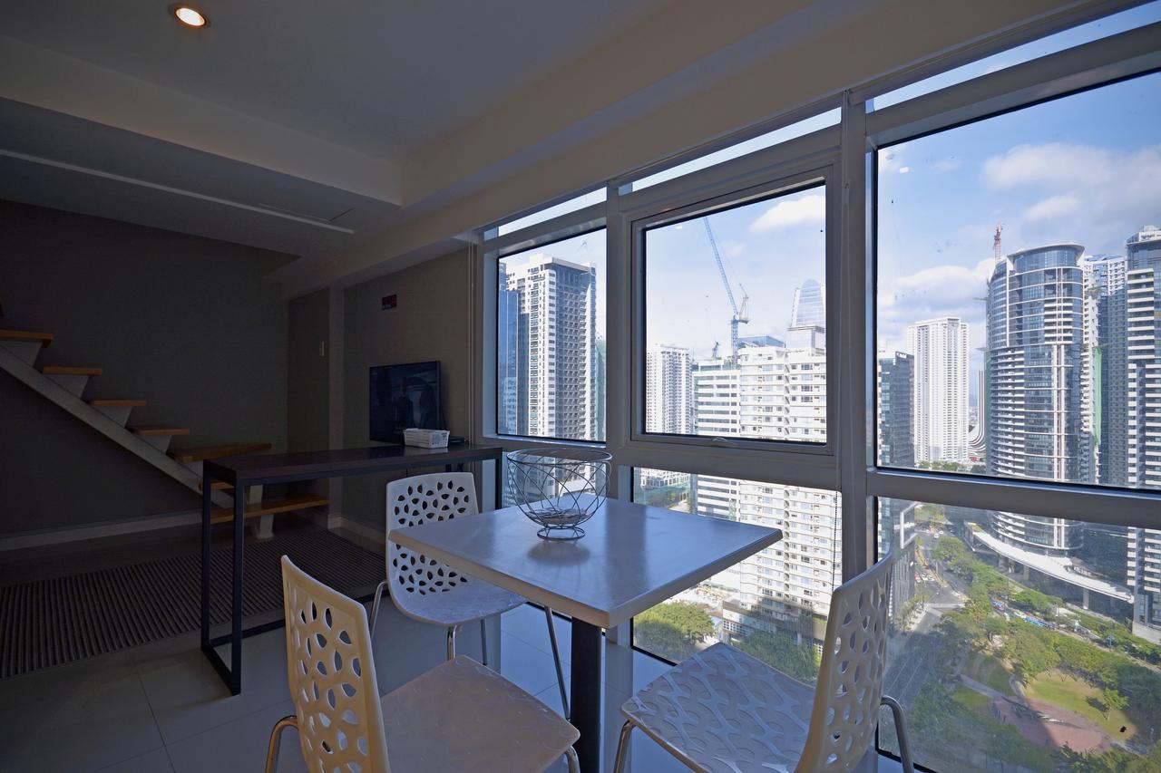 Victoria Soho Suites Manila Exterior photo