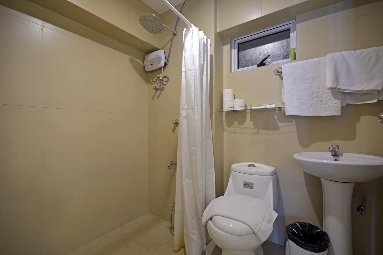 Victoria Soho Suites Manila Exterior photo