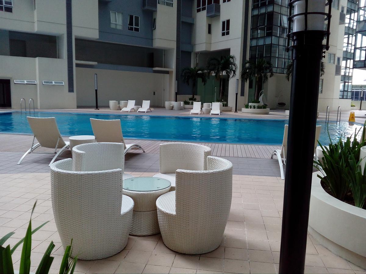 Victoria Soho Suites Manila Exterior photo
