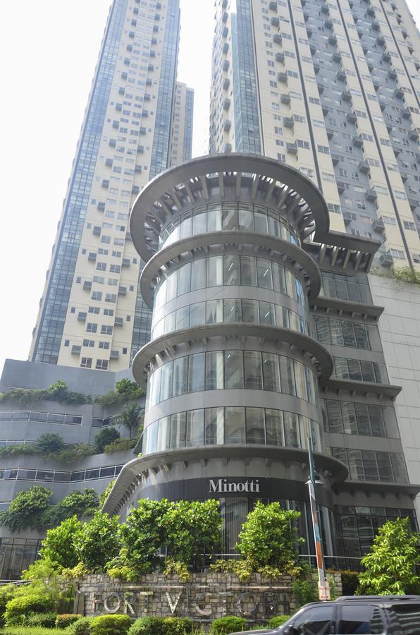Victoria Soho Suites Manila Exterior photo