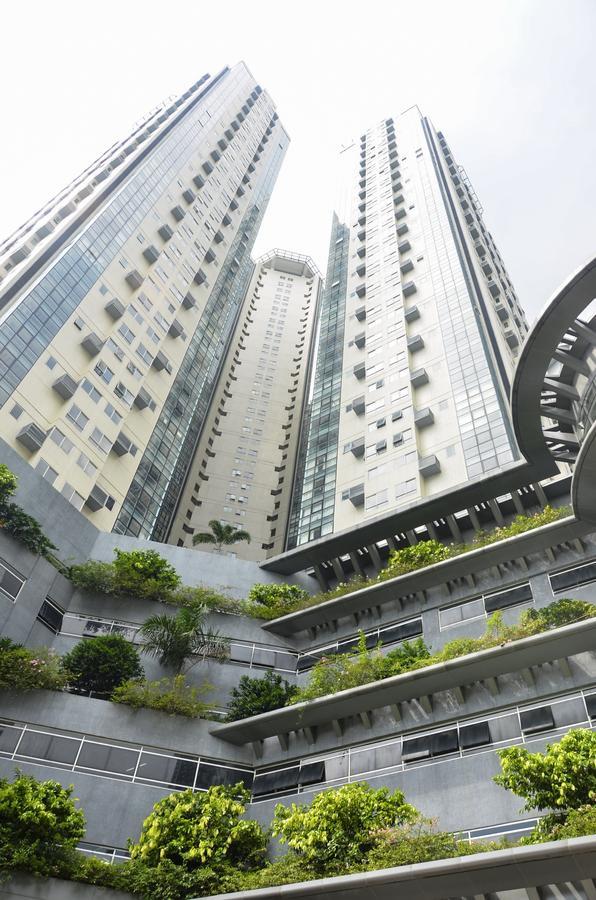 Victoria Soho Suites Manila Exterior photo
